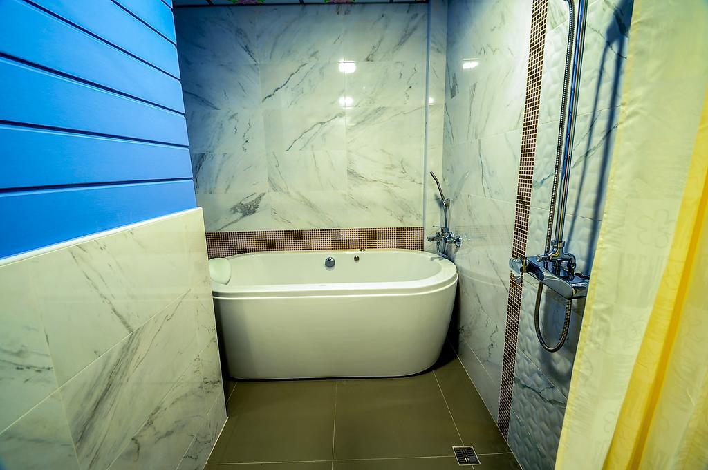 Lenoi Buri Hostel Фаталунг Екстериор снимка