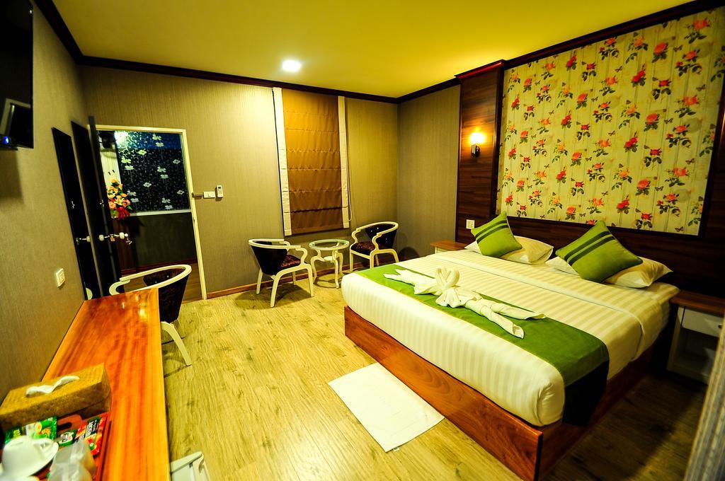 Lenoi Buri Hostel Фаталунг Екстериор снимка